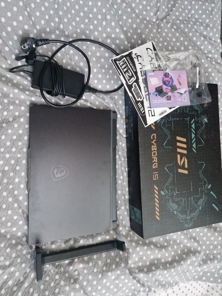 MSI Cyborg 15 A12VE-081CZ - herní notebook - 7