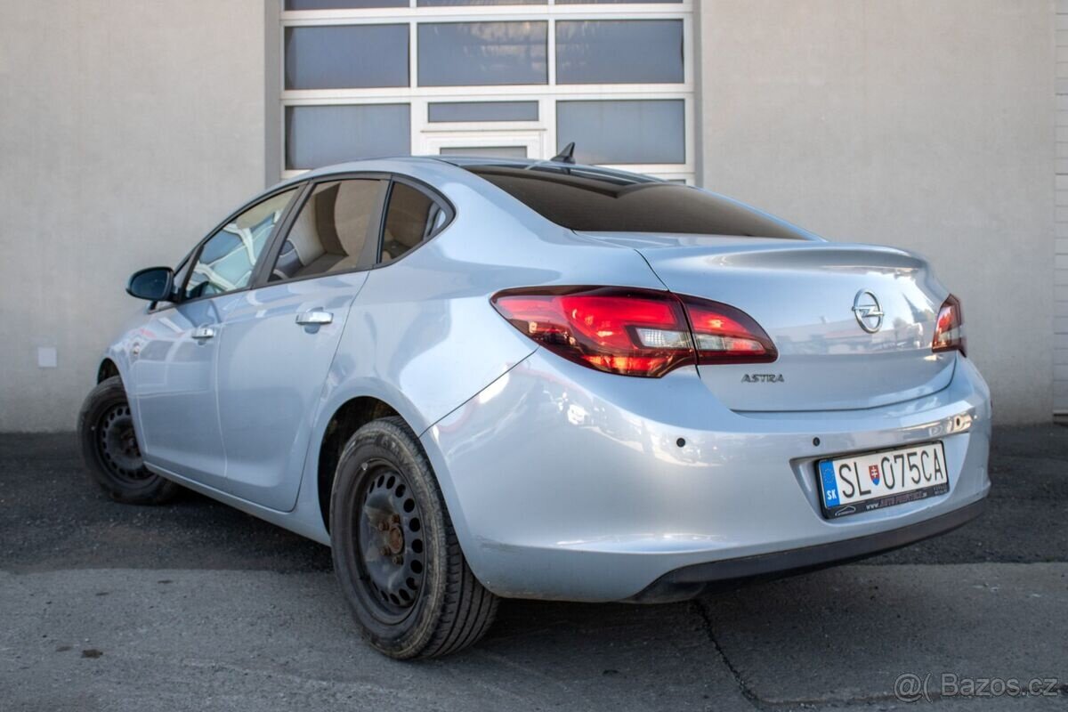 Opel Astra Notchback 1.6 CDTI / 100kW / M6 / 2014 - 7