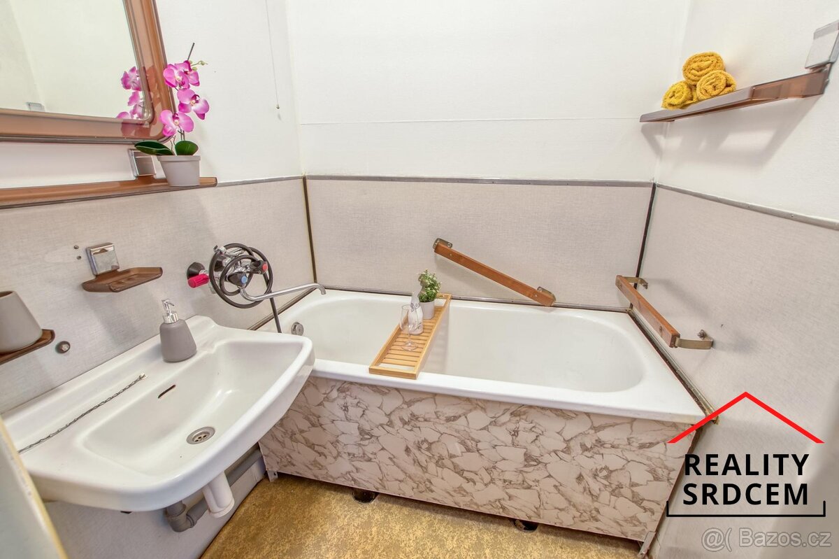 Prodej bytu 2+1, 63 m2, šatna + balkon, Masarykova třída, Or - 7