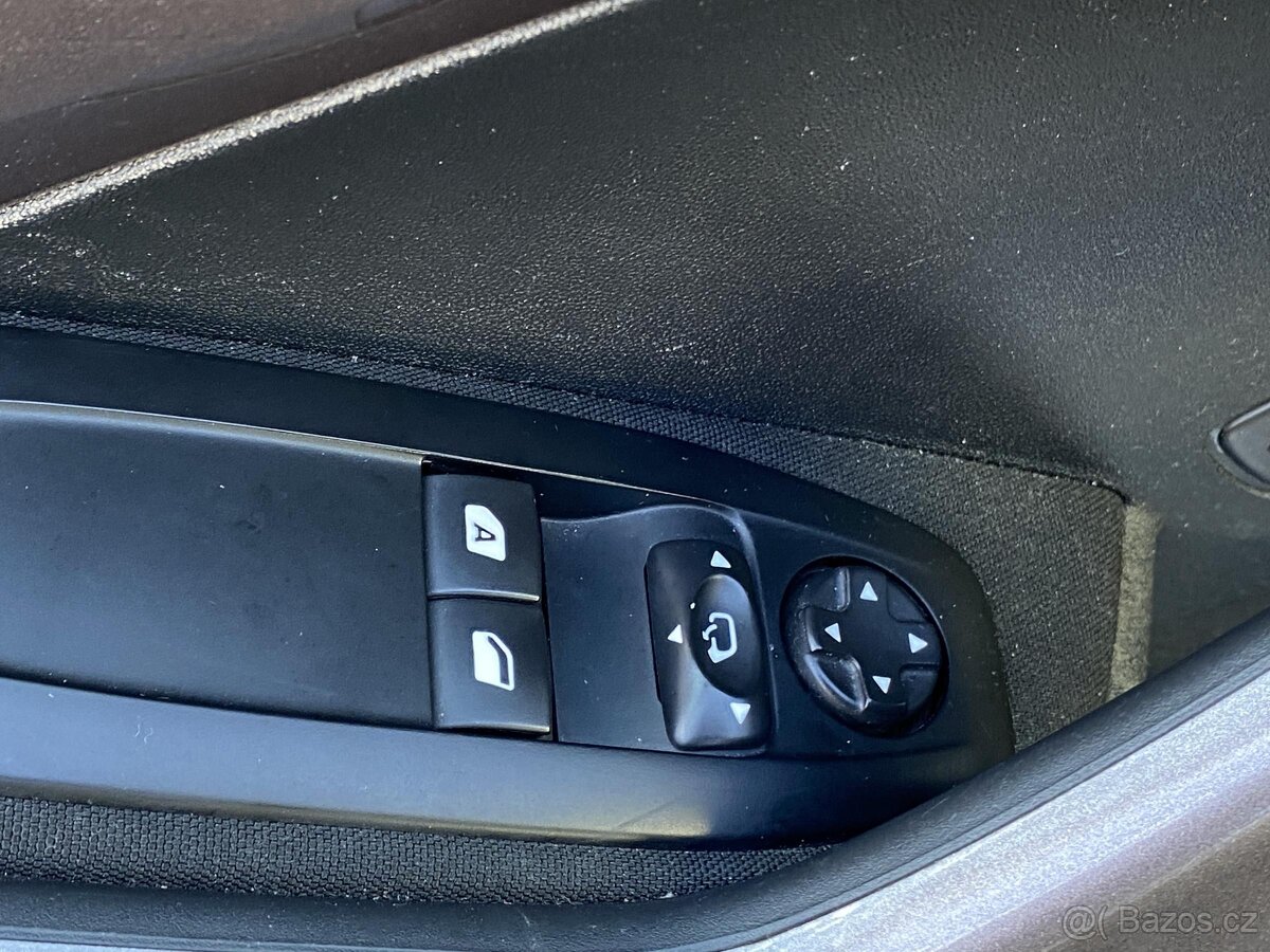 Peugeot 2008 1.2PT , 60 kW benzín, 2016 - 7