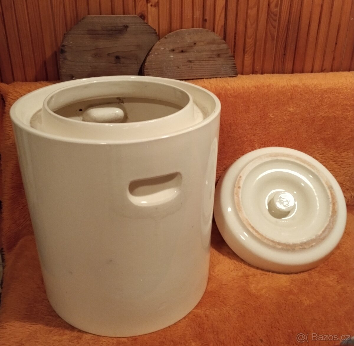 Nabízím velký hrnec na zelí s poklopem starý bílý - 7