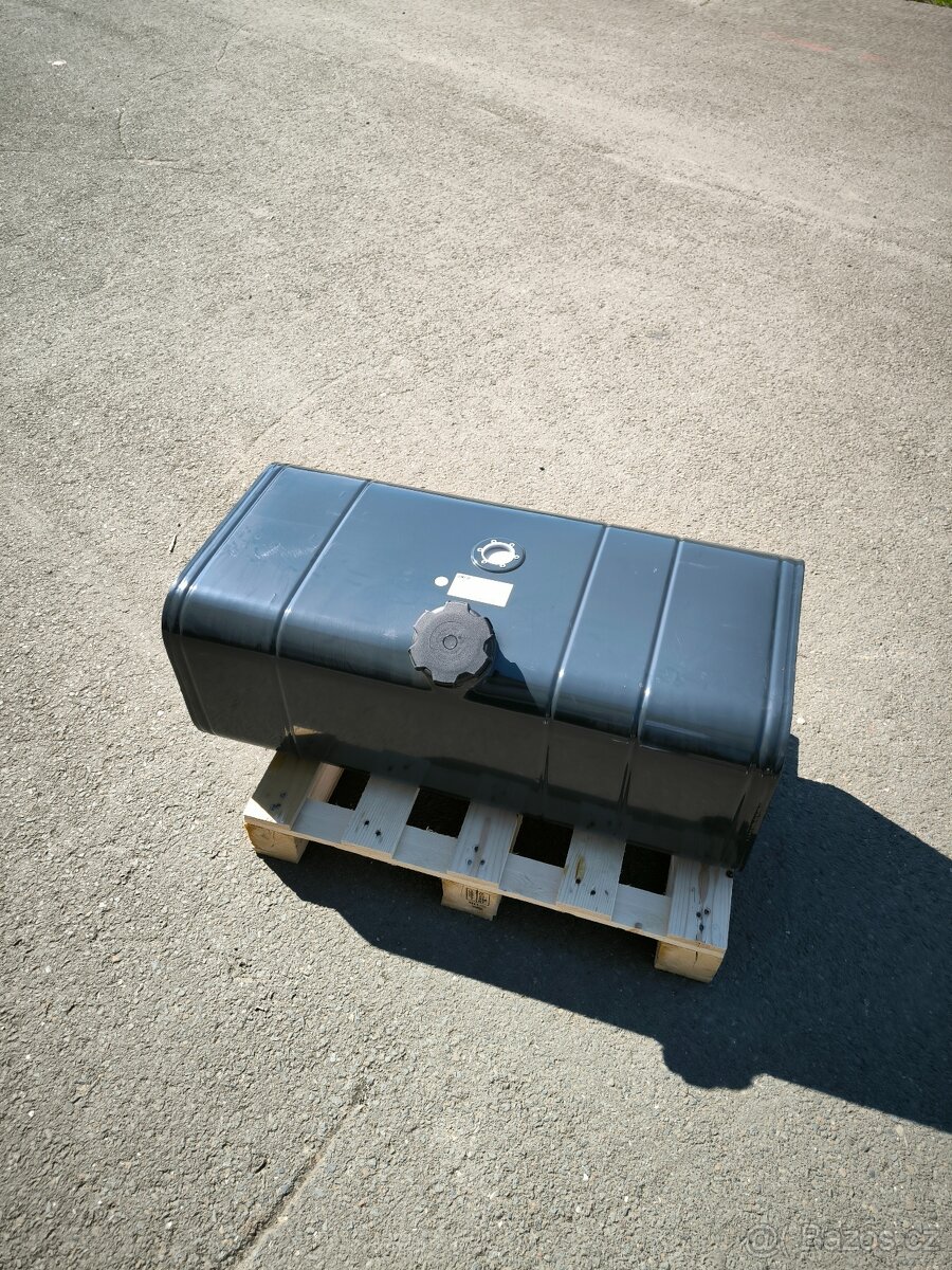 Hydraulické/Palivové nádrže - 7