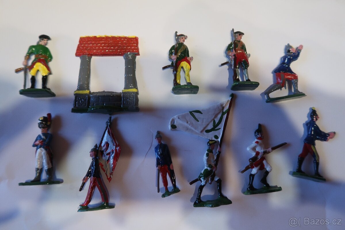 cínoví vojáčci a další figurky - 7
