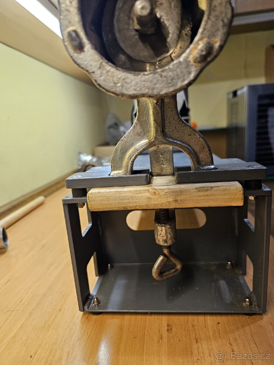 Elektrický mlýnek na maso. - 7