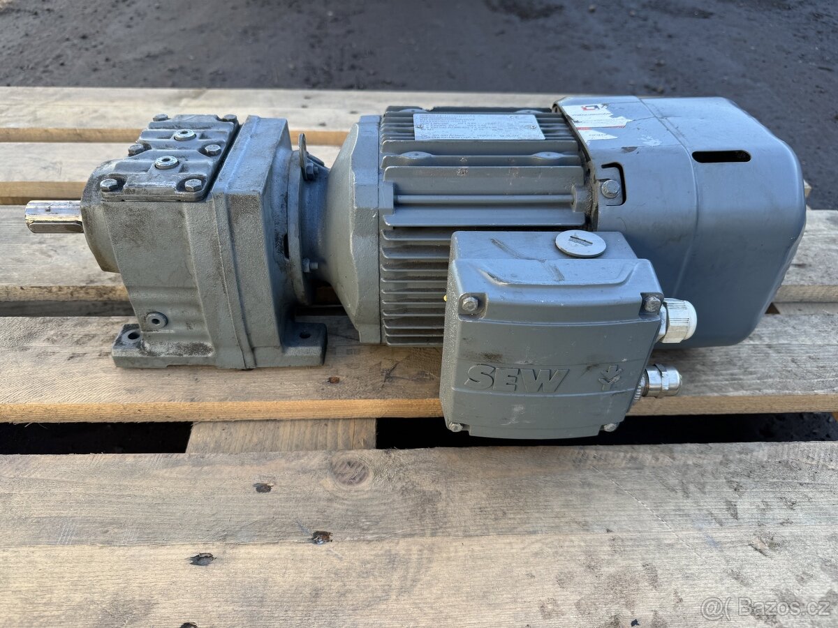 ELEKTROMOTOR S PREVODOVKOU 141 alebo 246 ot/min - 7