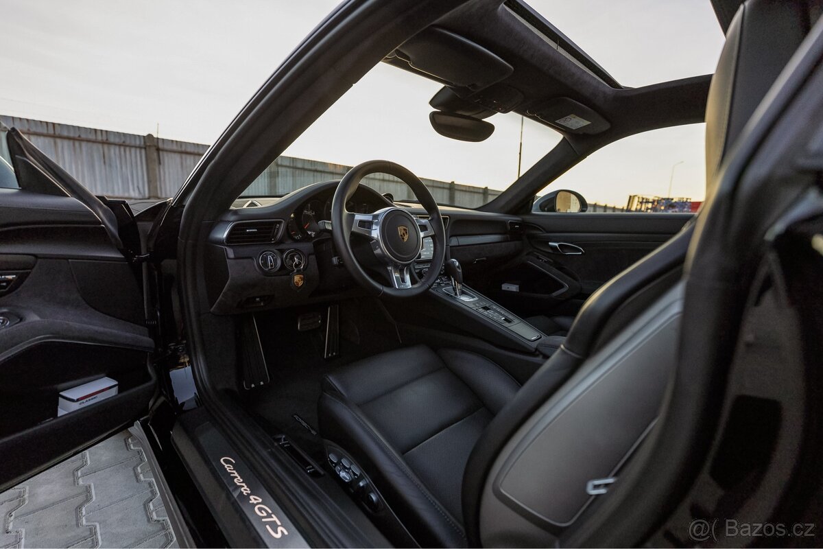 Porsche 911 Carrera 4 GTS | 3.8 | 27.600km | - 7