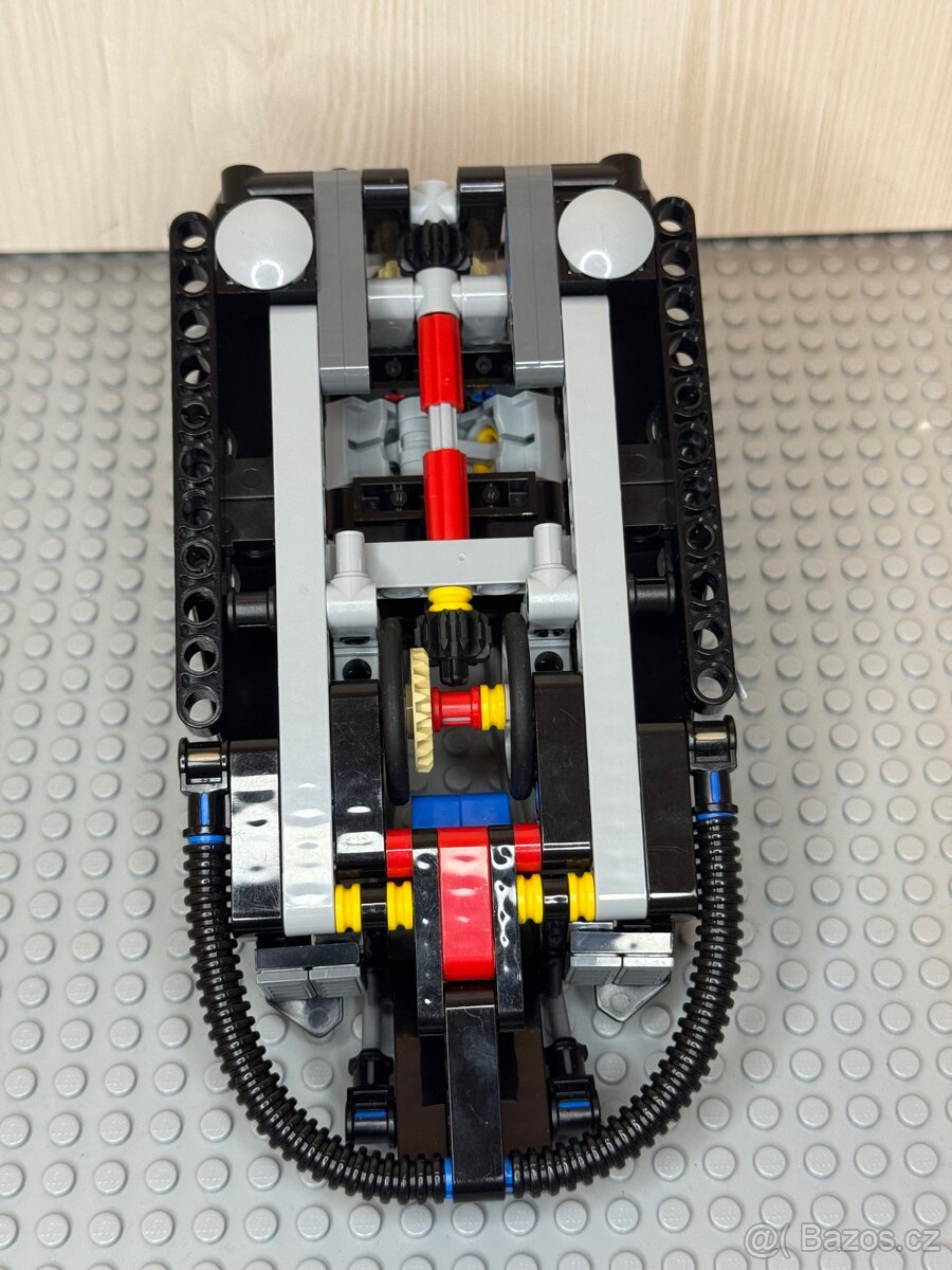 LEGO Technic 42002 - Hovercraft - 7