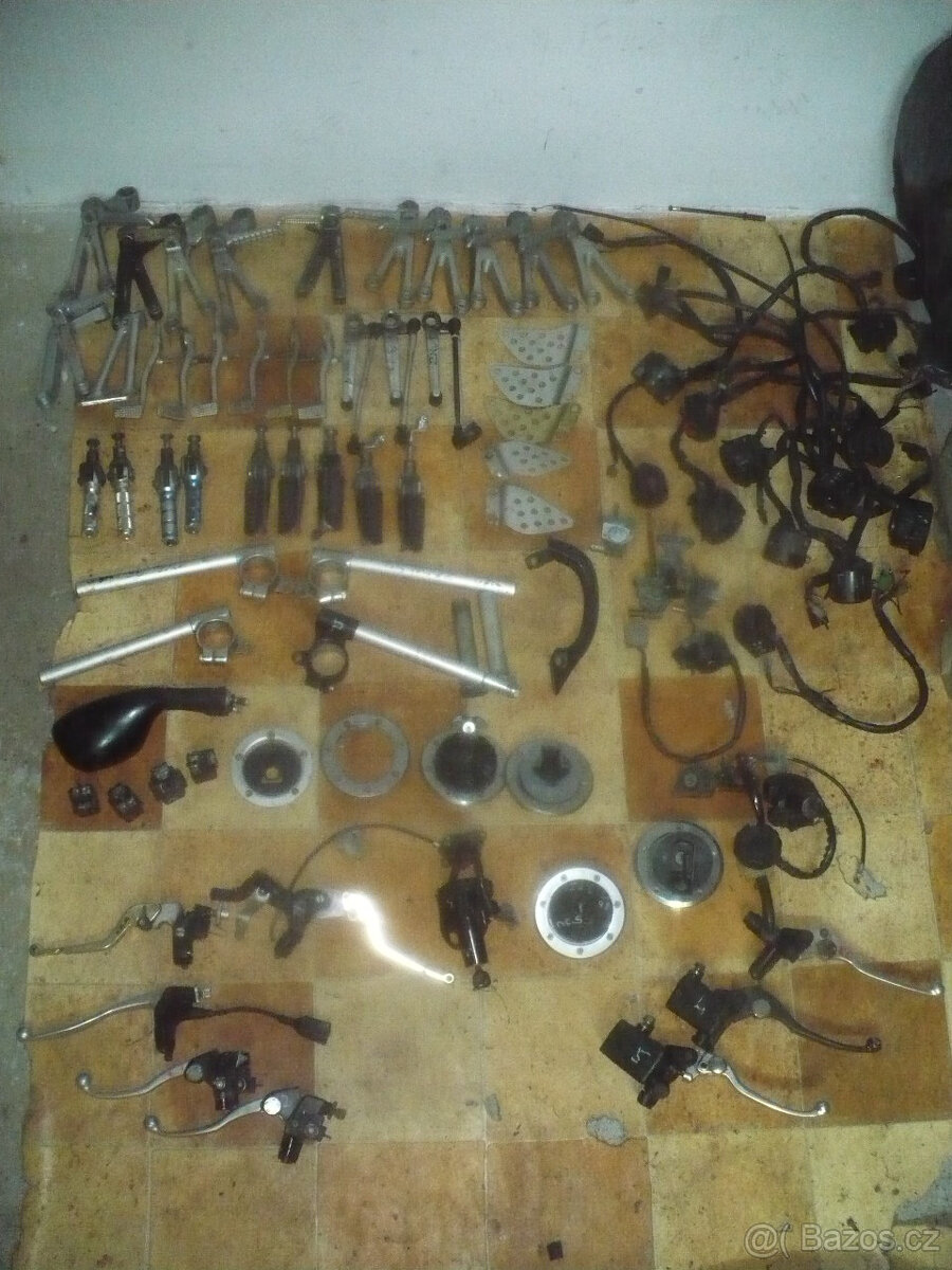 Kawasaki GPZ 500 r. 95 díly - 7