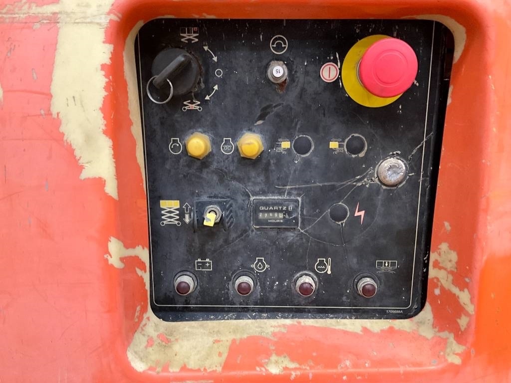 Nůžková terénní plošina JLG 3394 RT - 7