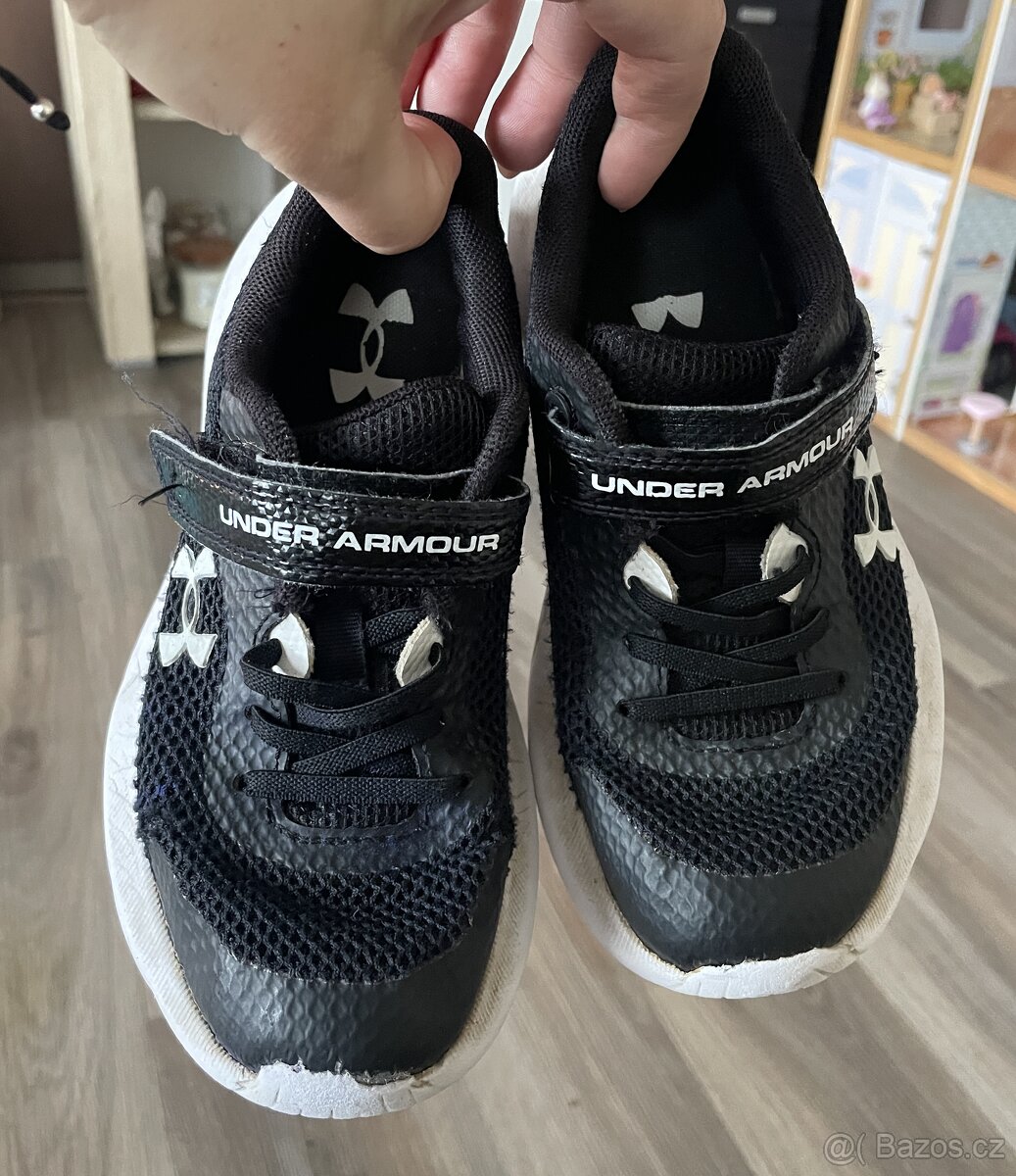 Tenisky Under Armour 31,5 - 7