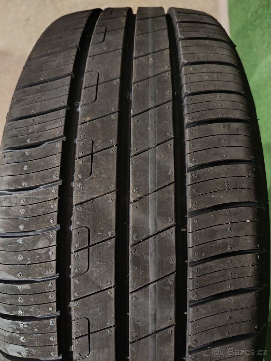 4ks NOVE letni 205/55/17 Goodyear - 7