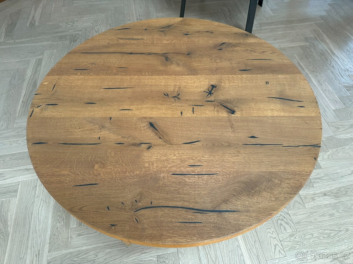 Kulatý dubový stůl o průměru 125 cm - 7