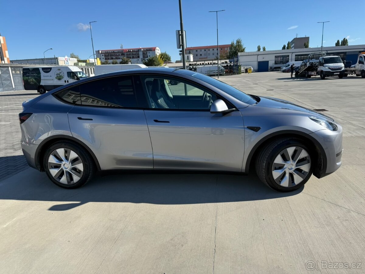Tesla Model Y RWD Basis 2024 (EU) 37700 € - 7