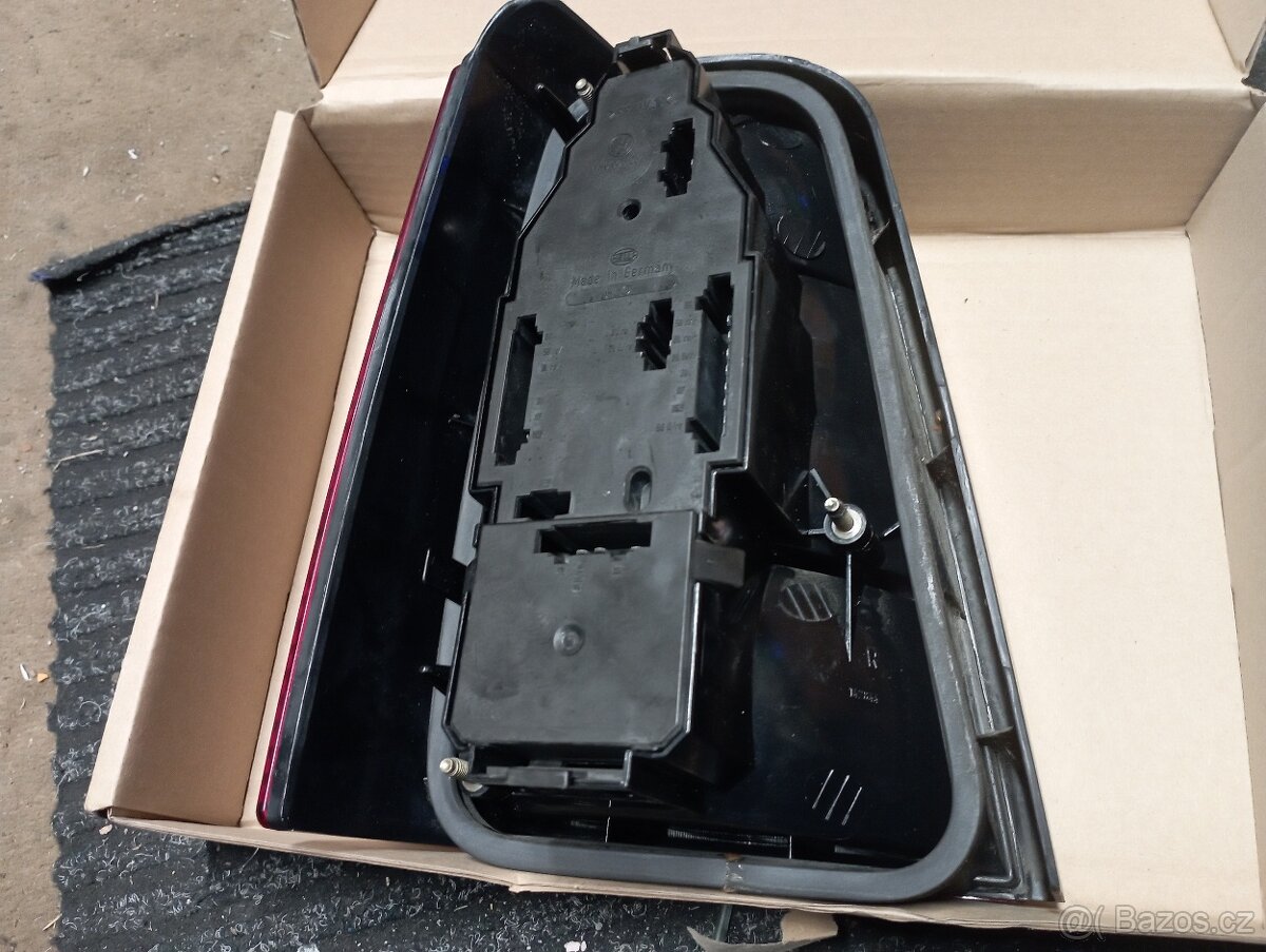 Volkswagen Golf 3 Variant zadní světlo Hella - 7