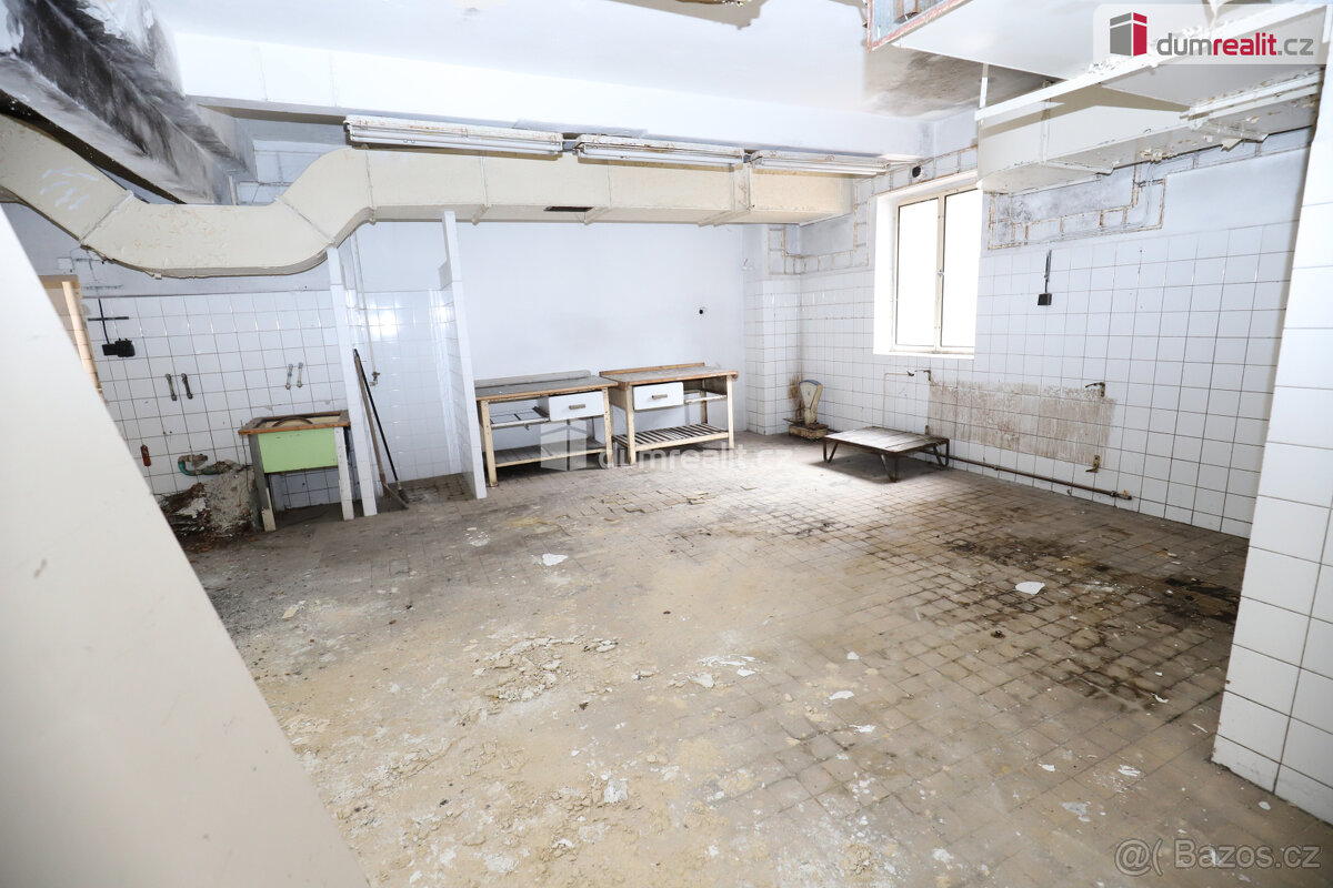 Komerční objekt vhodný na přestavbu na bytové jednotky ve vn - 7