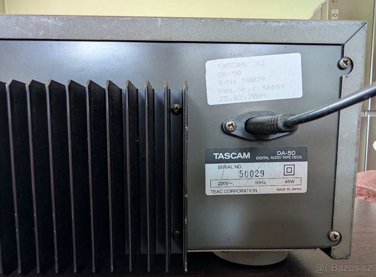 TASCAM DA-50 DAT + dálkový ovladač - plně funkční - 7