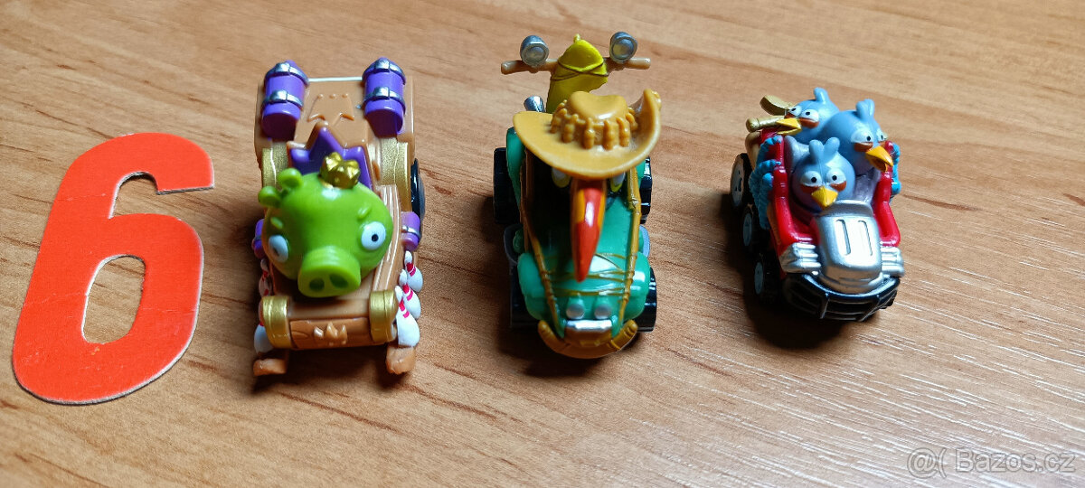 Engry Birds - postavičky ptáků a prasat v autíčkách - 7