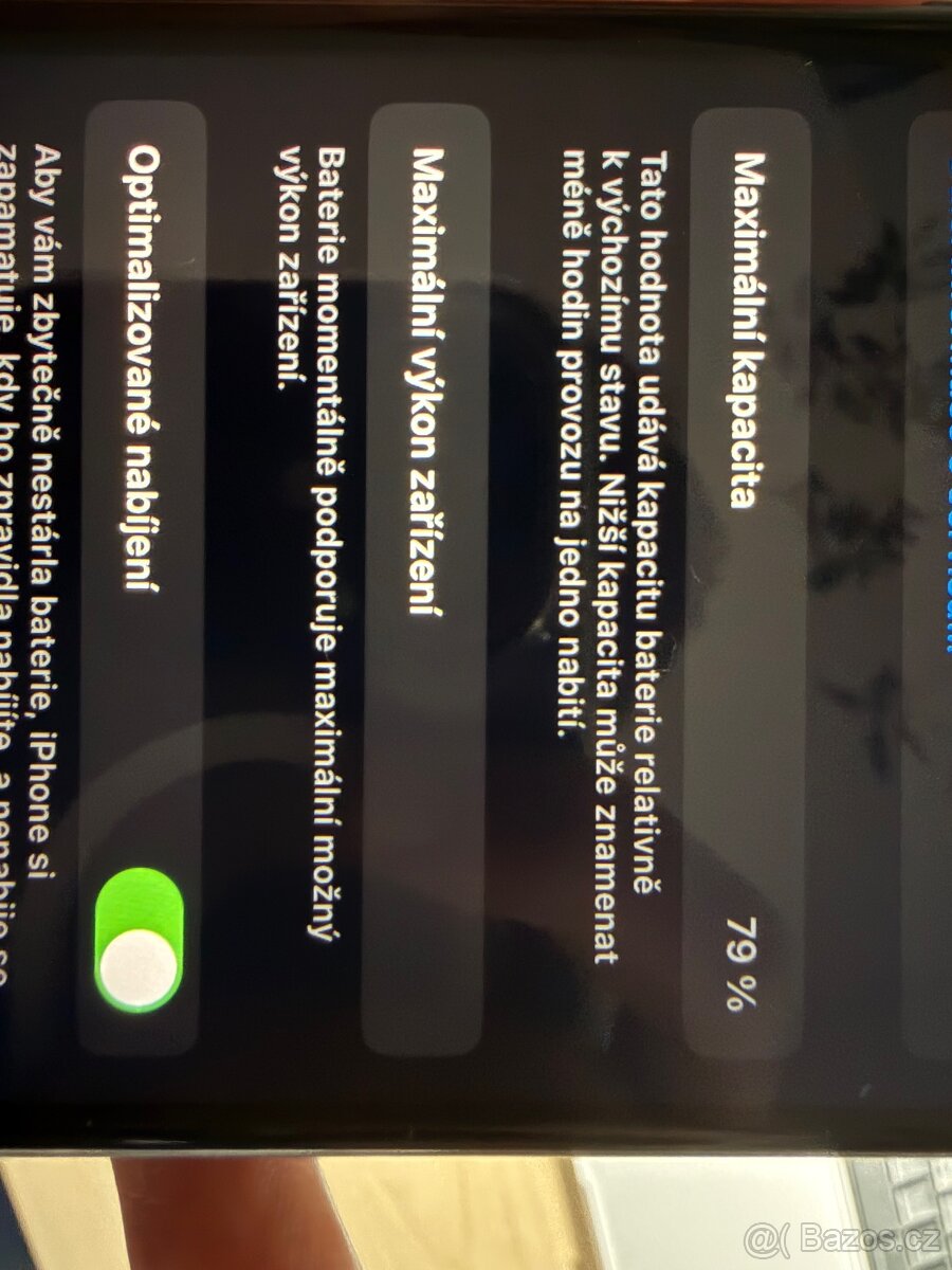 iPhone 8 64GB + originál příslušenství - 7