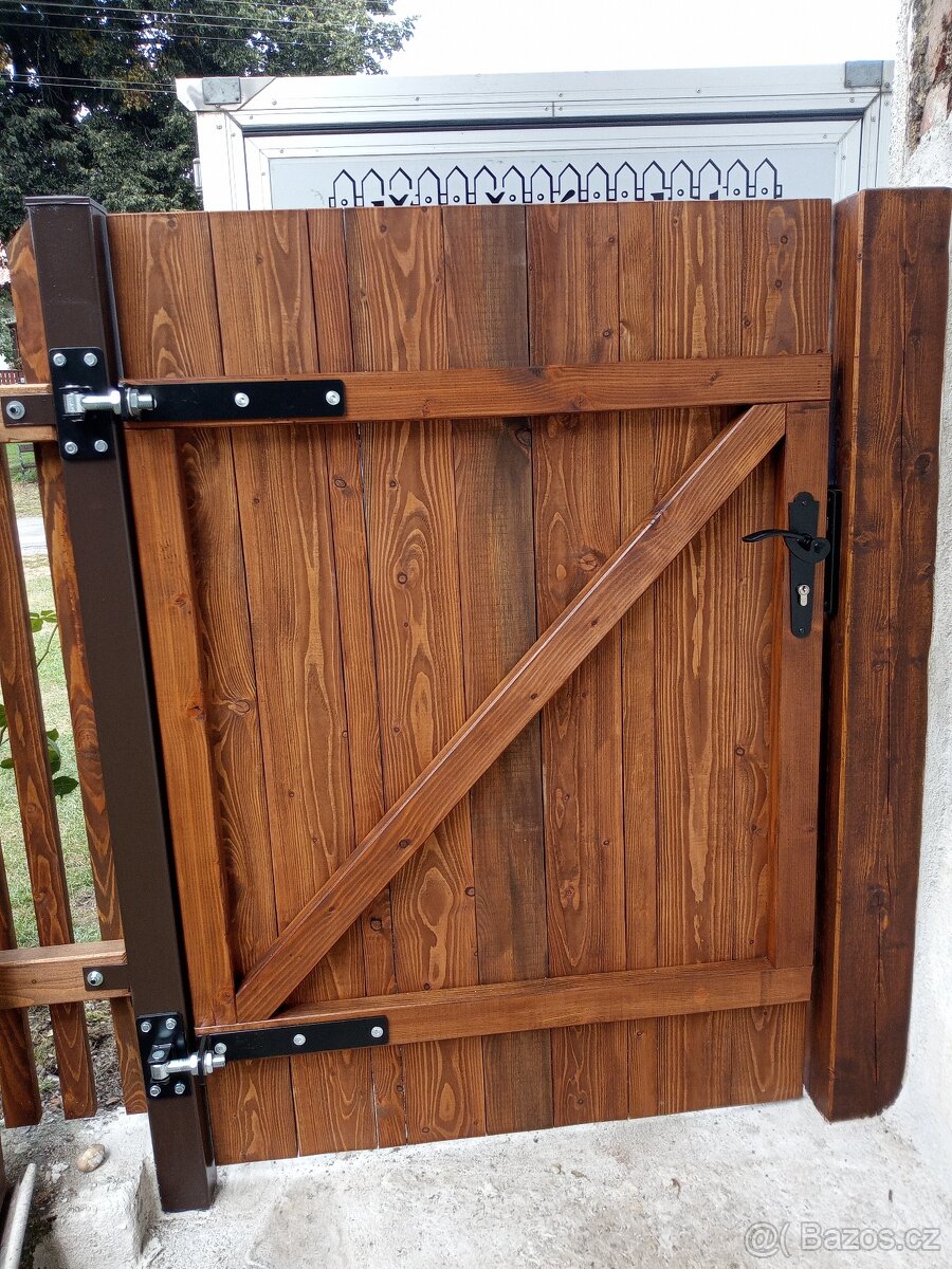 Stavby, opravy a renovace dřevěných plotů - 7