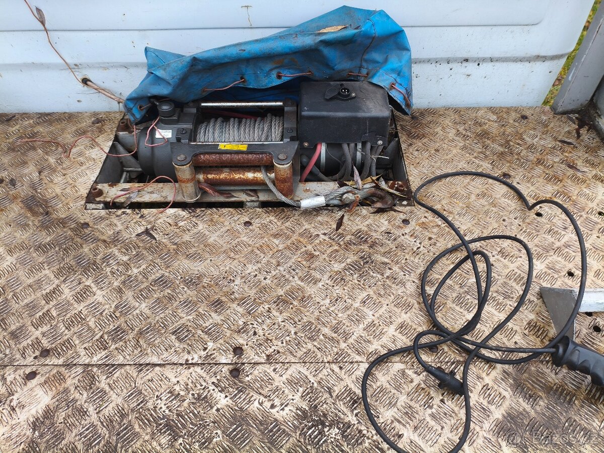 Odtahovka Mercedes Benz 310 d - 7