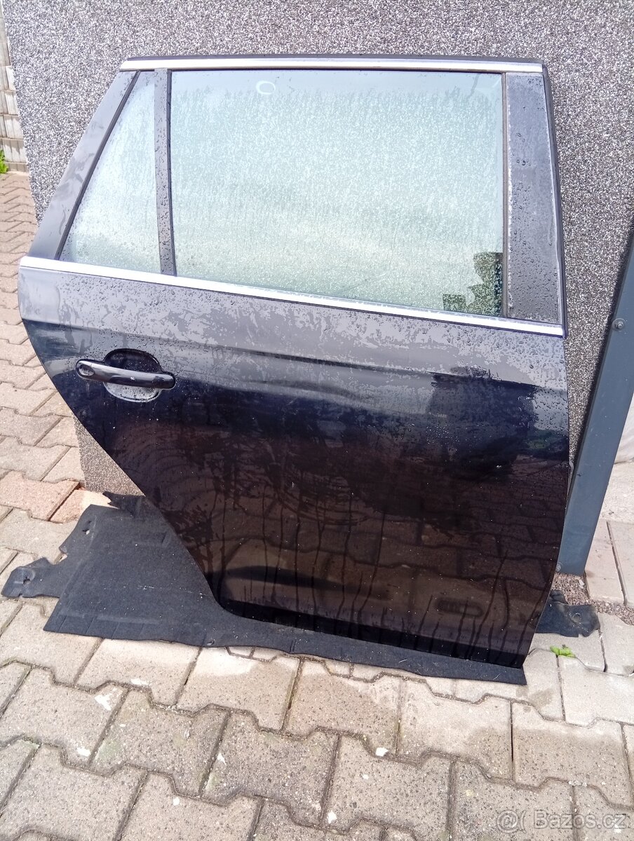 Prodám 4x ustrojené dveře na Volkswagen golf 5 , variant - 7