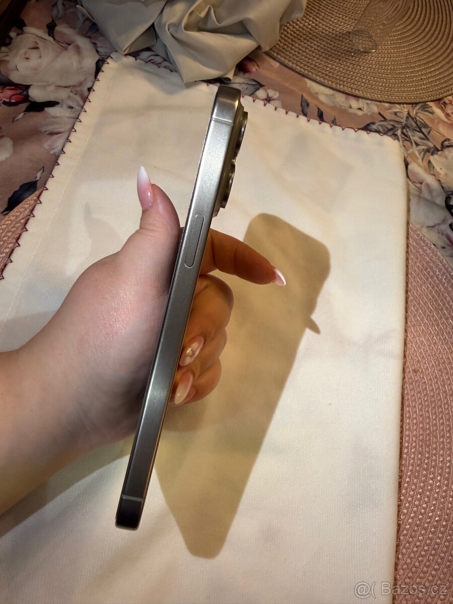 Prodám Apple iPhone 15 Pro Max 256 GB - 7