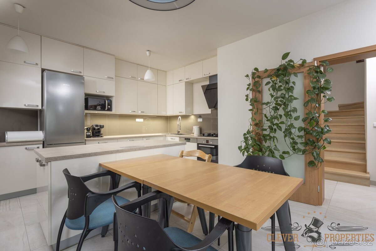 Prodej rodinného domu 260 m², ev.č. 00862 - 7