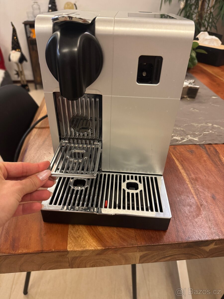 Kávovar Nespresso DeLonghi - 7