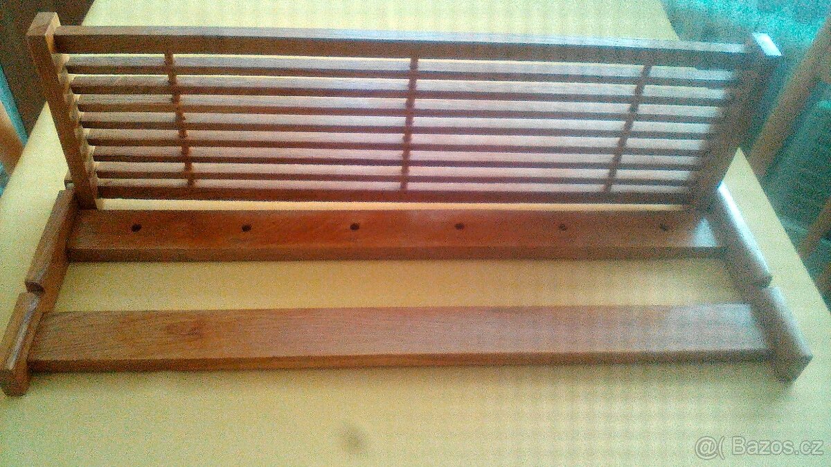 Retro - koberec,garnýž,zrcadlo,věšáky,poličky,žaluzie,sáňky - 7