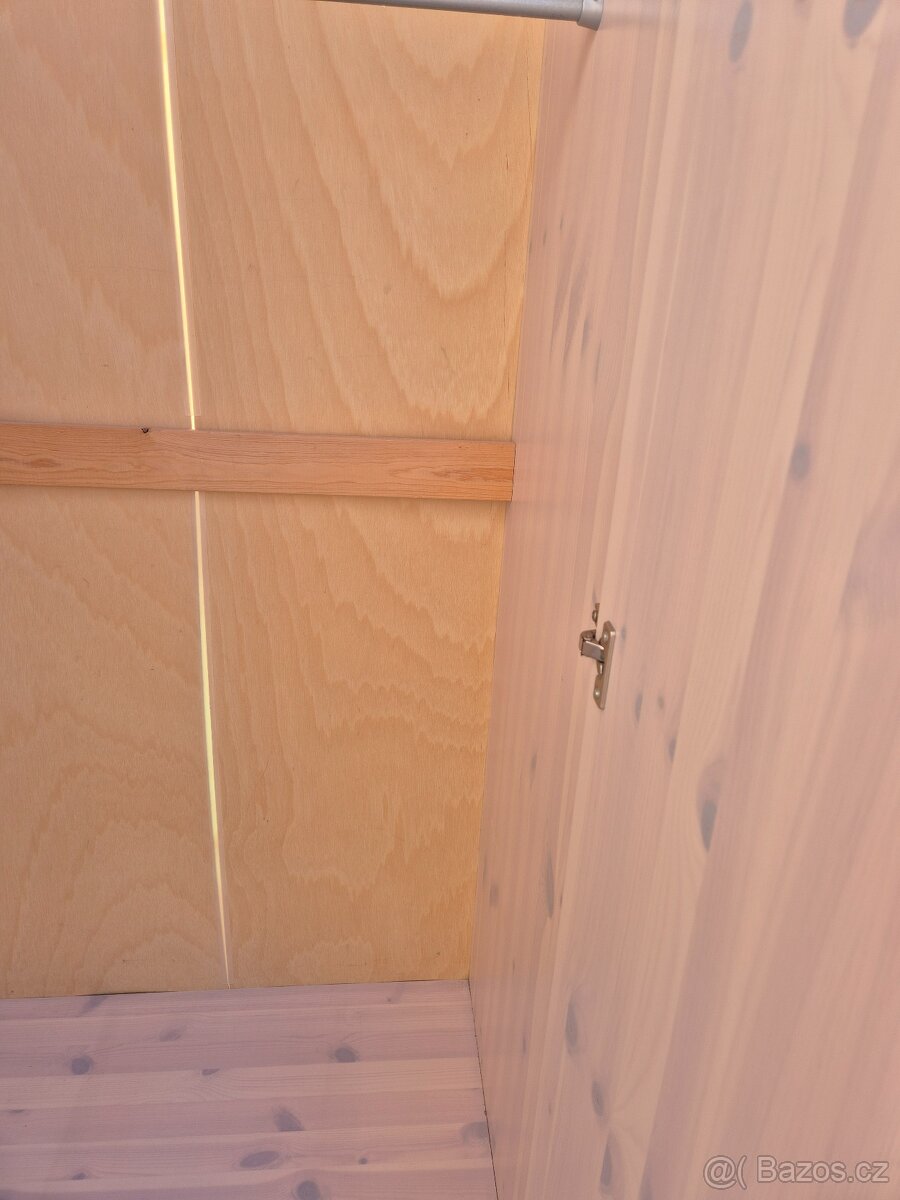 Dětská dřevěná skříň - 7