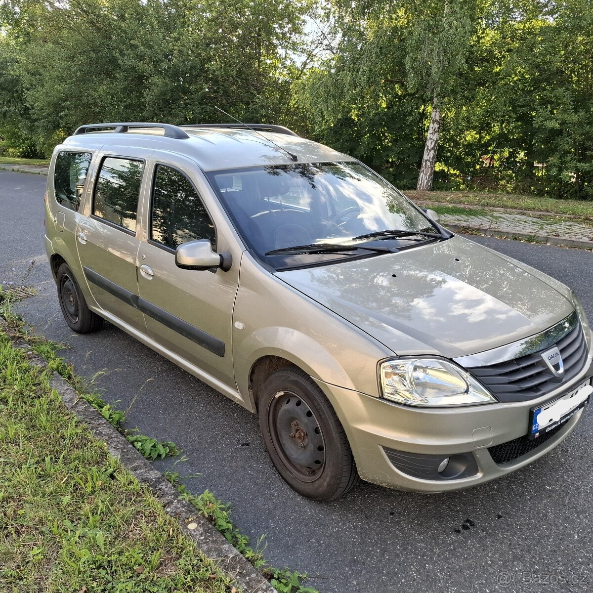 Dacia Logan 1,6 7míst, závěs, BA - 7