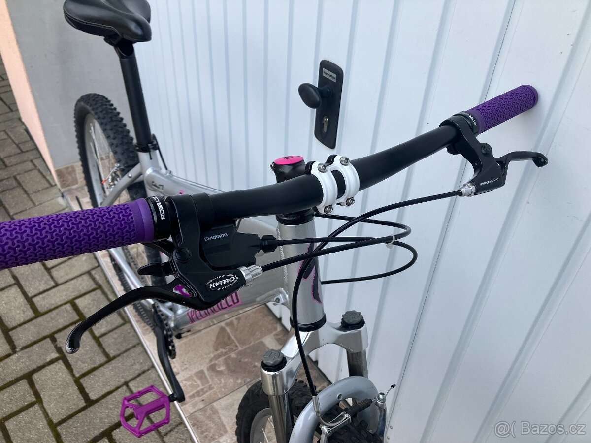 DÍVČÍ KOLO 26 SPECIALIZED - 7