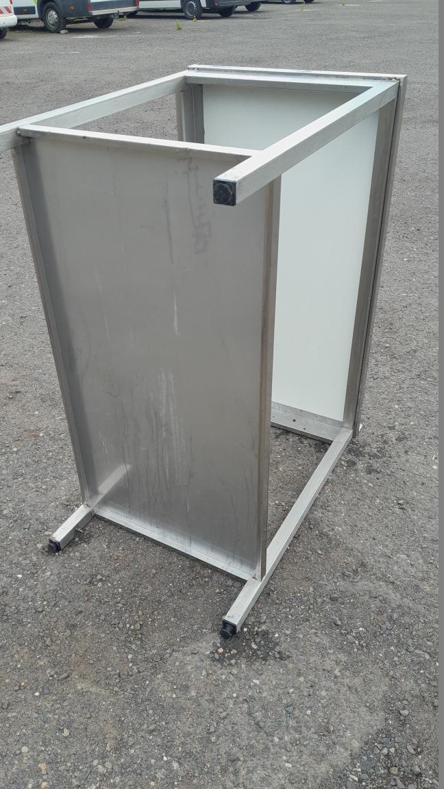 Nerezový stůl 110x60x90 cm se sp. polici a zadním lemem - 7