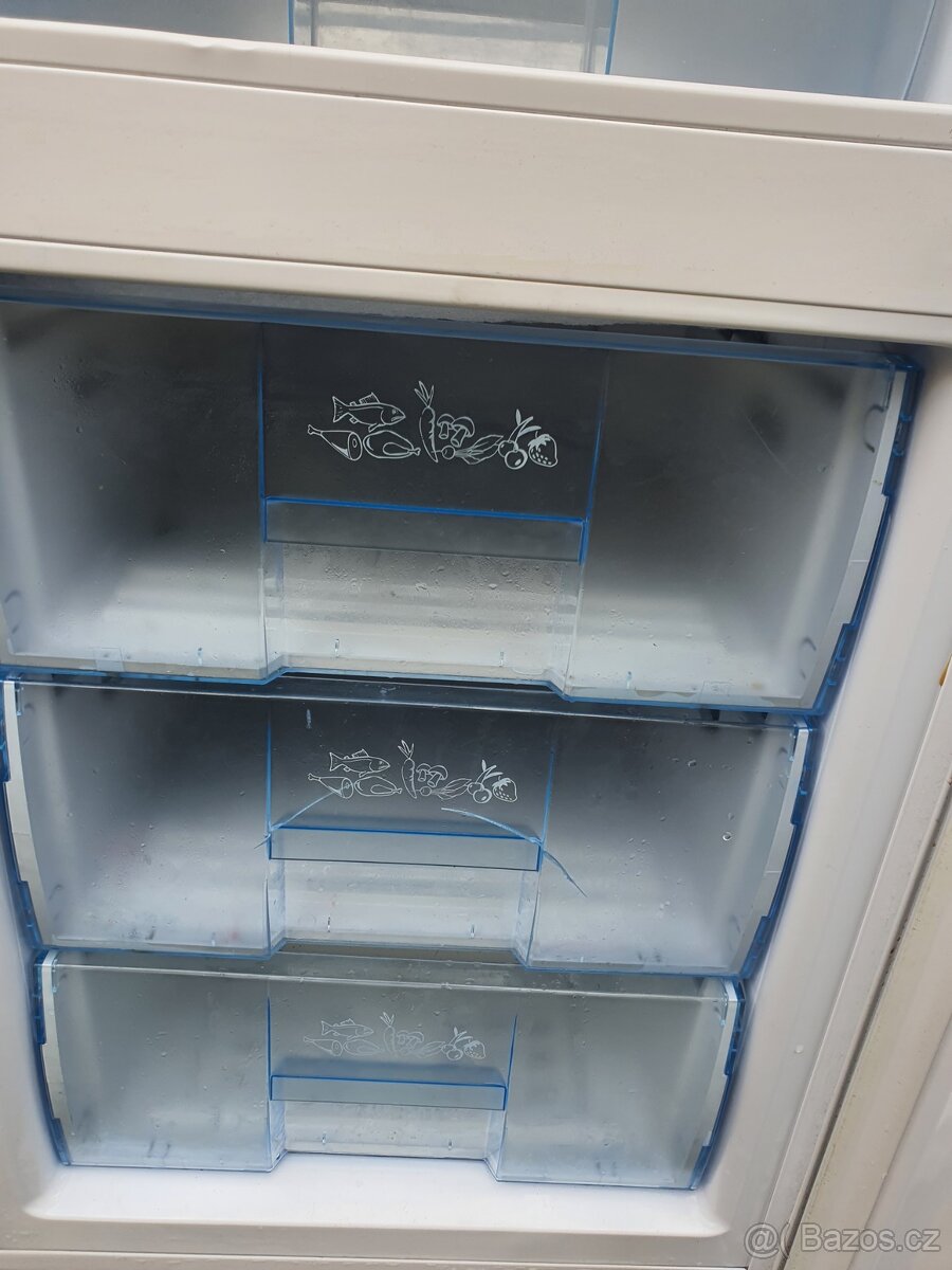 A+ lednice 2-dvéřová dole velký mrazák - 7