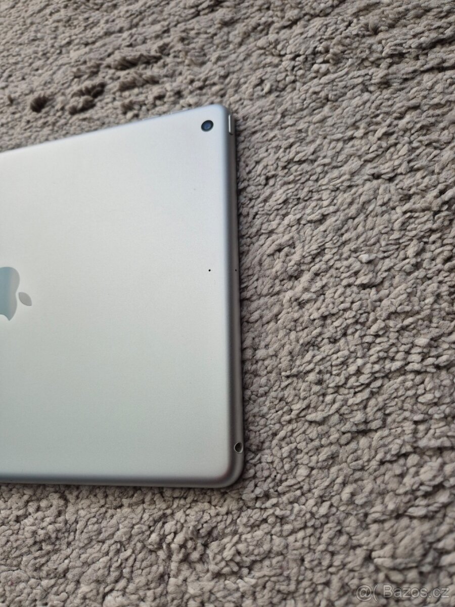 Apple iPad 5. generace 32gb - 7