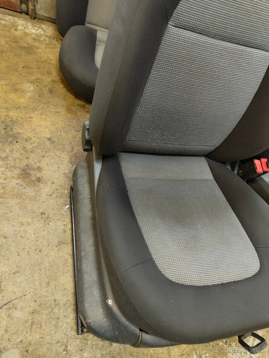 Sedačky Fabia 1 - černé, šedý střed - 7