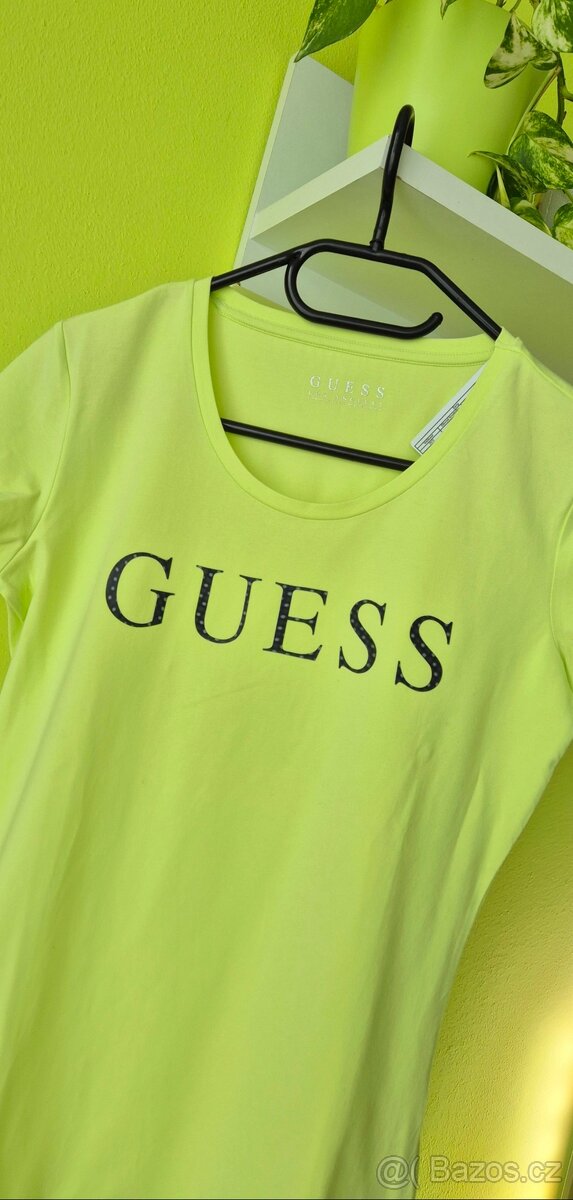 Světlezelené dámské tričko Guess - 7