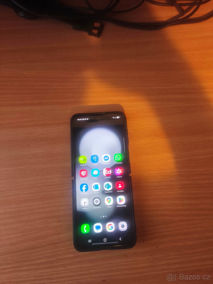 Prodám, vyměním mobilní telefon Zn. Samsung Galaxy Z Flip 5 - 7