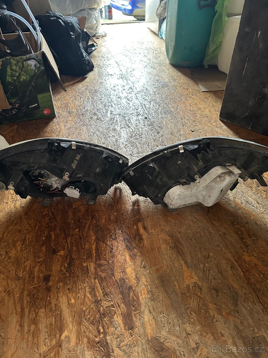 Prodám díly, světla, sedačky a plasty na Mercedes Vito w639 - 7