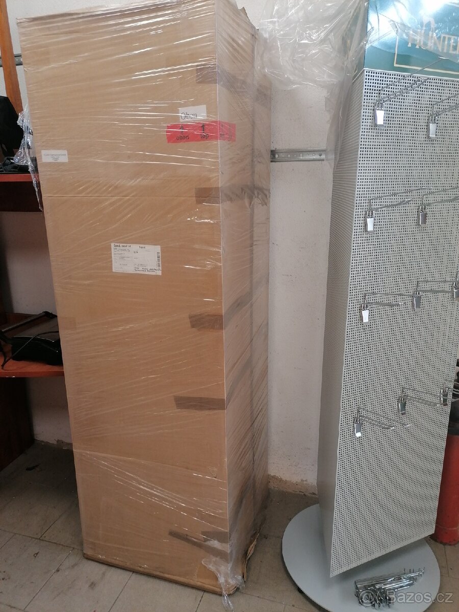 Nové otočné prodejní stojany, regály - 7