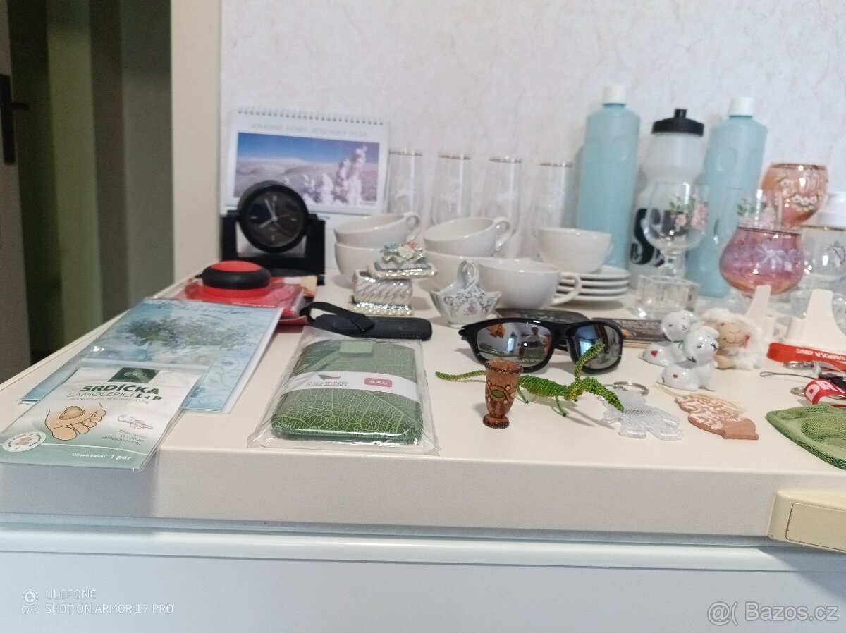 Mix do domácnosti, sklenice, brýle, hodiny, hrníčky, popelní - 7