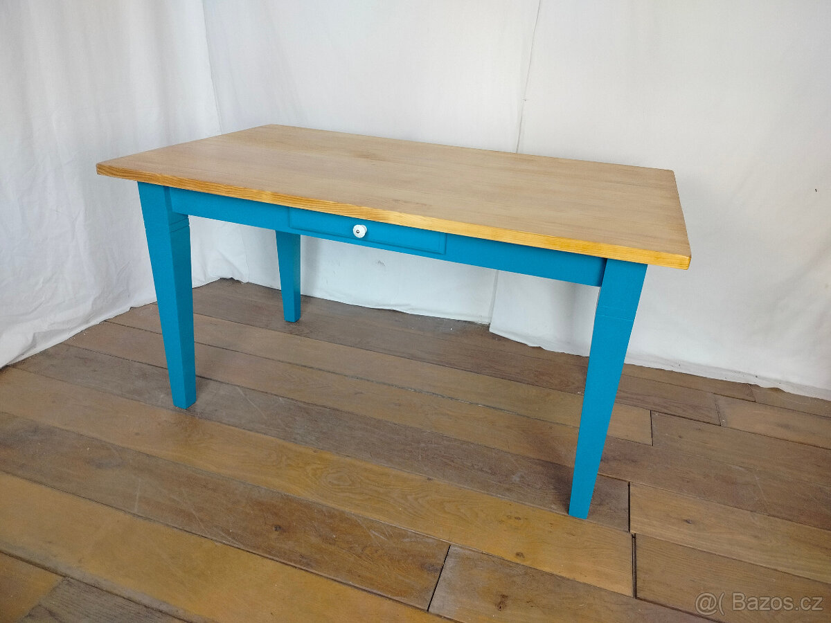 Dřevěný jídelní stůl - 7