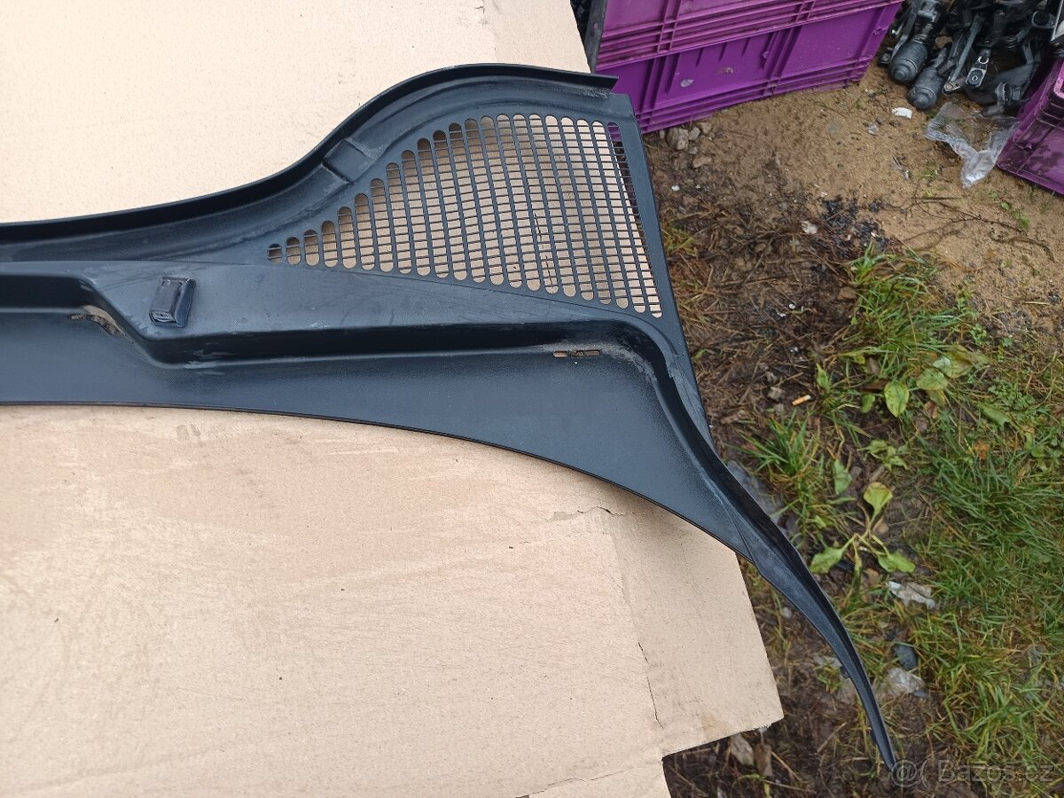 Prodám. Plastový kryt pod stěrače - torpédo Škoda Octavia 3 - 7