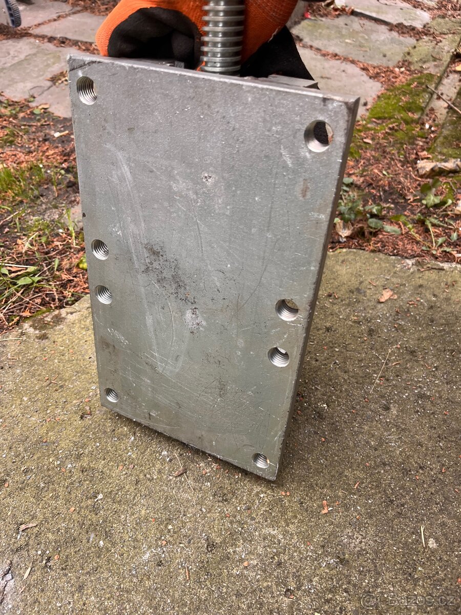 Strojní svěrák – REZERVACE PÁTEK - 7