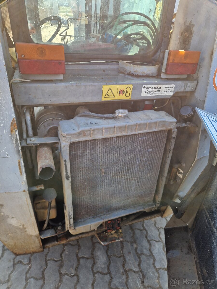 PRODÁM SMYKOVÝ NAKLADAČ FERMEC - 7