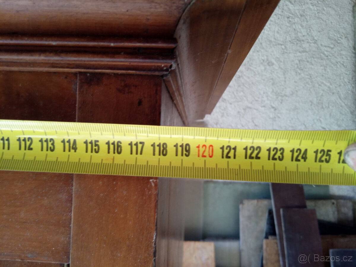 Nabízím starožitné krásně zdobené skříně - 7