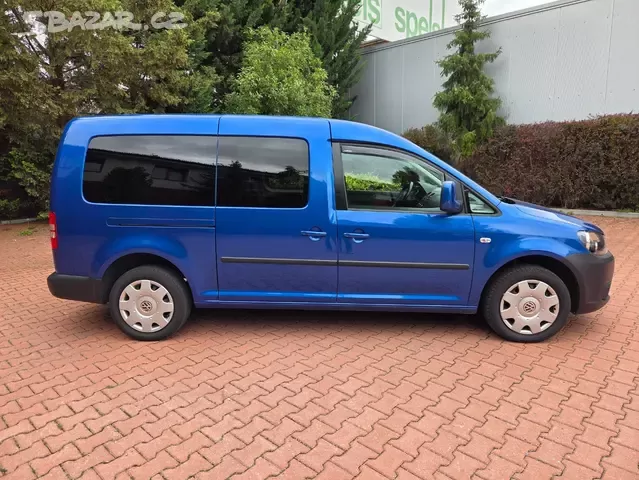 VW Caddy Maxi 1.6 TDI,Roncalli,7.míst,1.maj.serviska,tažné - 7