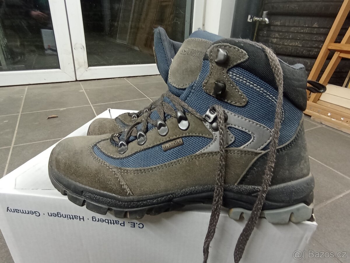 BOTY po synech - BEDNA BOT - výborný stav - 7
