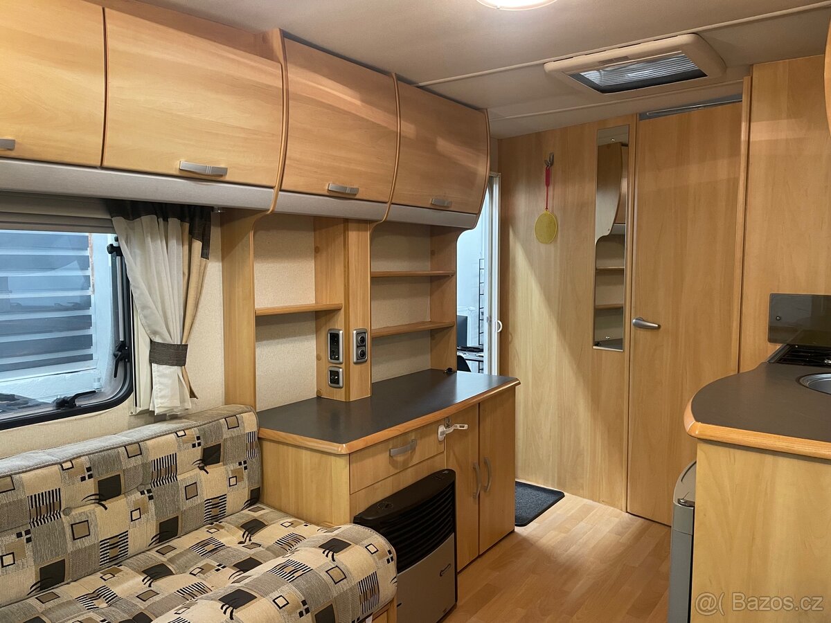 Karavan Sprite Europa - velká koupelna - sprchový kout - 7