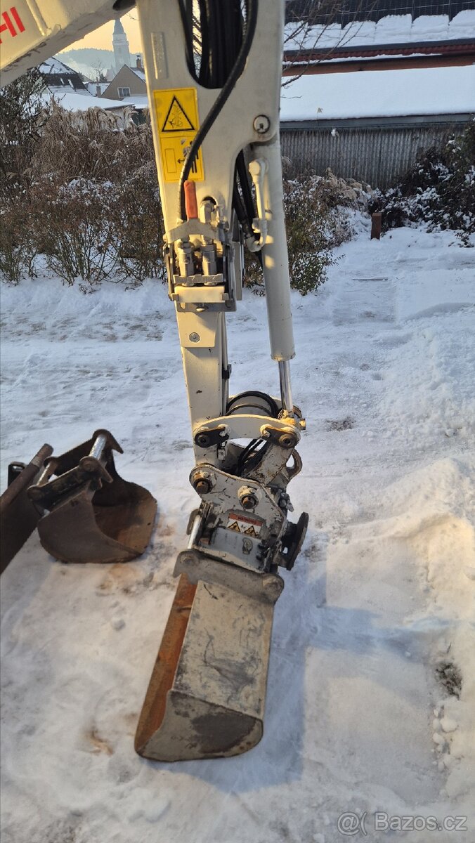 Minibagr Takeuchi TB216 V4 powertilt - 7